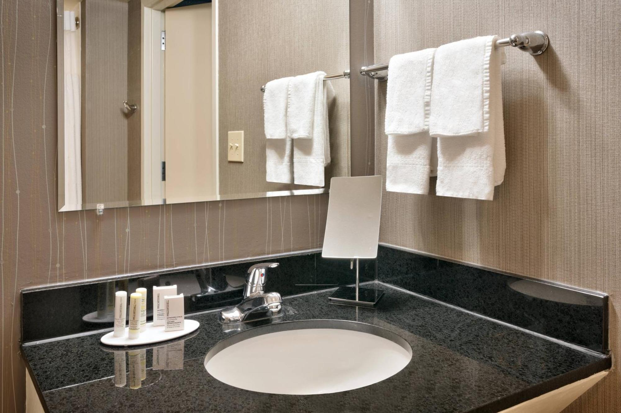 Courtyard By Marriott Charlotte Airport Loso Εξωτερικό φωτογραφία